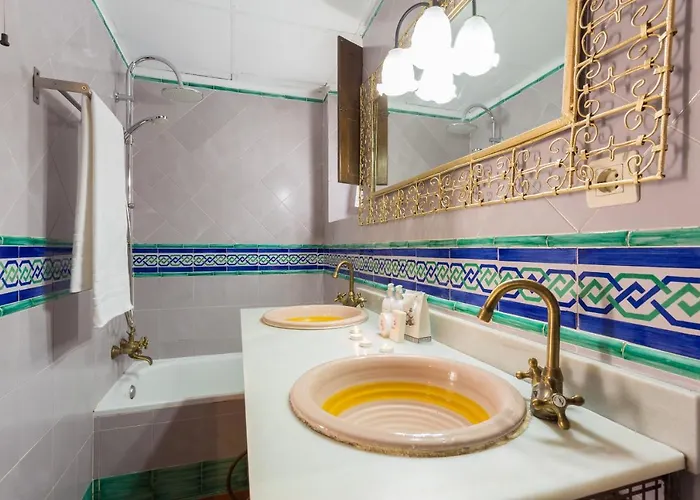 Carmen Vistas De La Alhambra